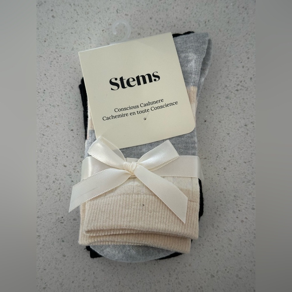 ✨NWT✨Stems: Women’s 2 Pack Conscious Cashmere Socks